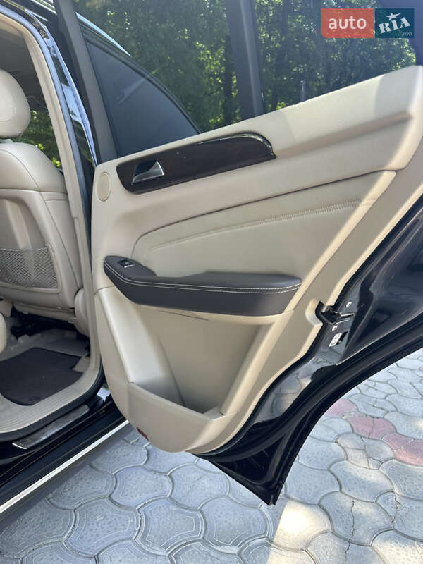 Внедорожник / Кроссовер Mercedes-Benz M-Class 2013 в Черновцах