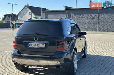 Позашляховик / Кросовер Mercedes-Benz M-Class 2006 в 