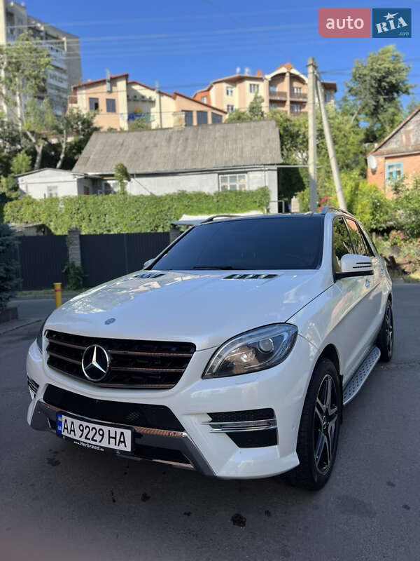Позашляховик / Кросовер Mercedes-Benz M-Class 2012 в Рівному