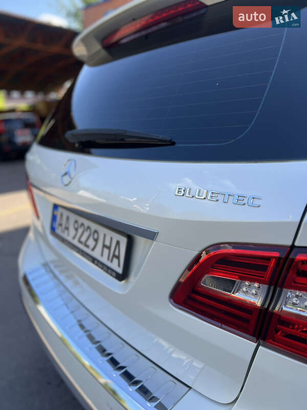 Позашляховик / Кросовер Mercedes-Benz M-Class 2012 в Рівному