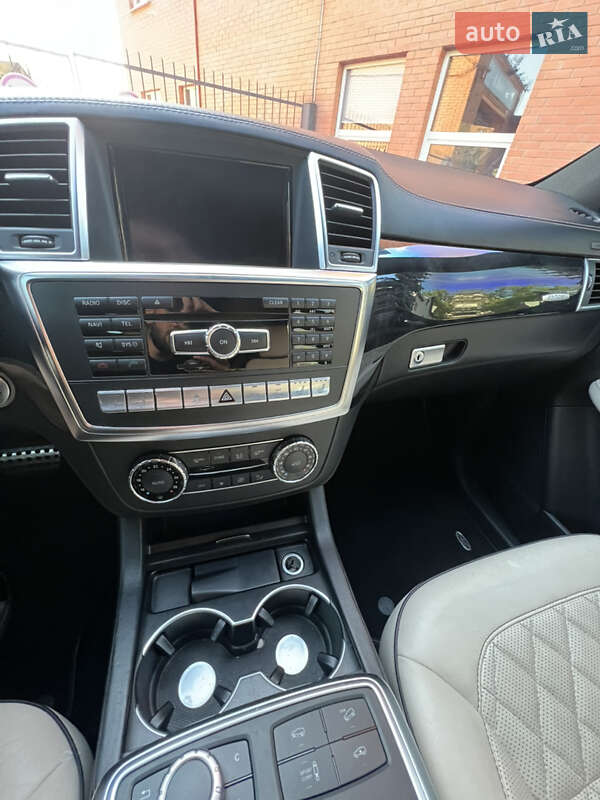 Позашляховик / Кросовер Mercedes-Benz M-Class 2012 в Рівному