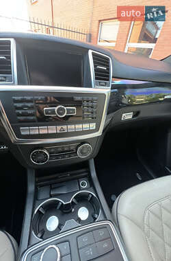 Внедорожник / Кроссовер Mercedes-Benz M-Class 2012 в 