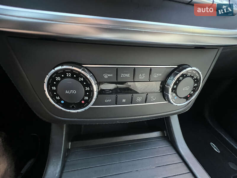 Позашляховик / Кросовер Mercedes-Benz M-Class 2012 в Рівному