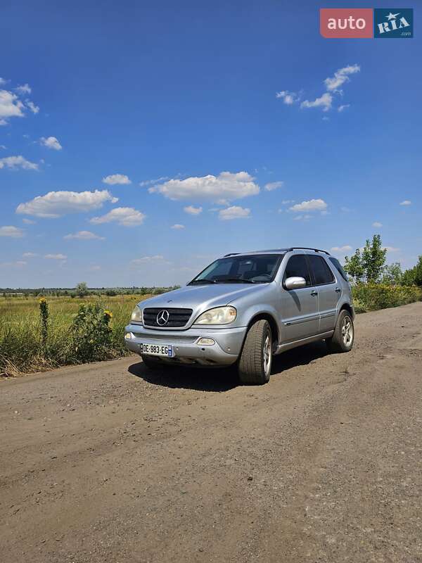 Внедорожник / Кроссовер Mercedes-Benz M-Class 2004 в 