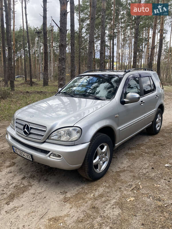 Mercedes-Benz M-Class 1999