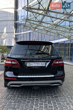Позашляховик / Кросовер Mercedes-Benz M-Class 2012 в 