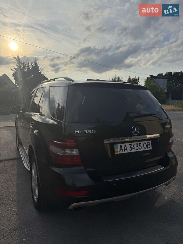 Позашляховик / Кросовер Mercedes-Benz M-Class 2011 в Києві
