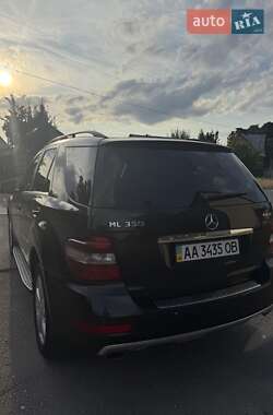 Внедорожник / Кроссовер Mercedes-Benz M-Class 2011 в 