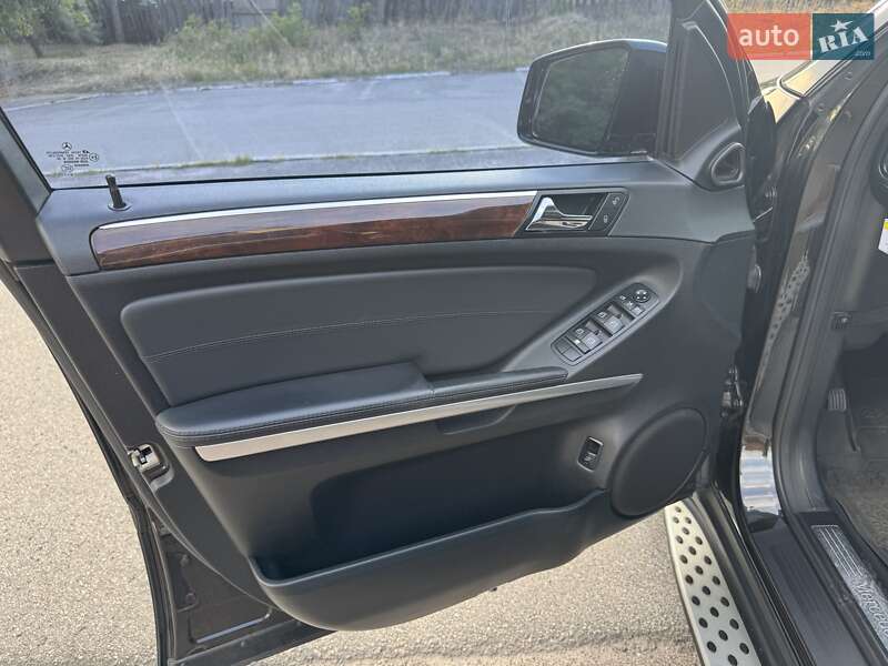 Позашляховик / Кросовер Mercedes-Benz M-Class 2011 в Києві