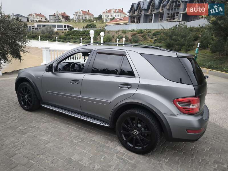 Позашляховик / Кросовер Mercedes-Benz M-Class 2010 в Одесі