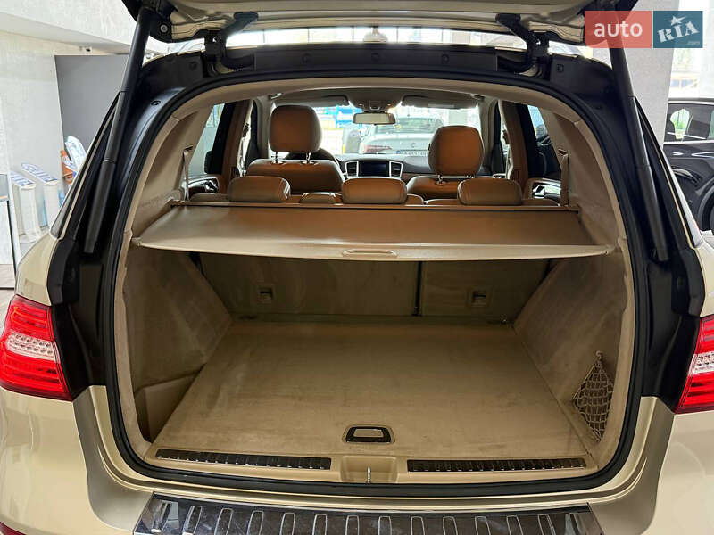 Внедорожник / Кроссовер Mercedes-Benz M-Class 2013 в Киеве