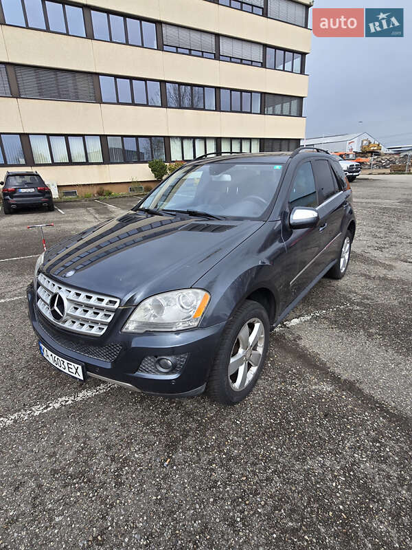 Внедорожник / Кроссовер Mercedes-Benz M-Class 2010 в Киеве