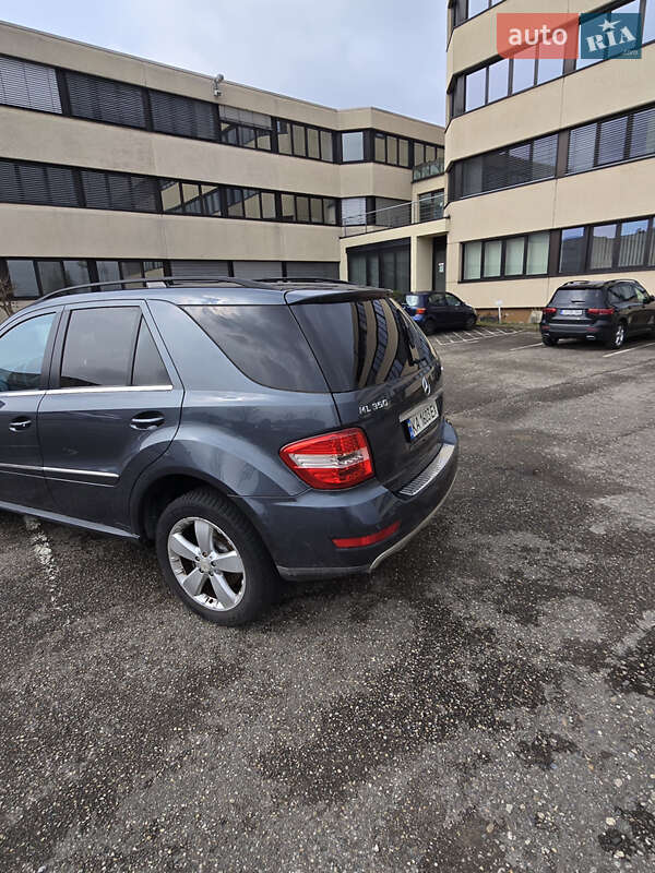 Внедорожник / Кроссовер Mercedes-Benz M-Class 2010 в Киеве