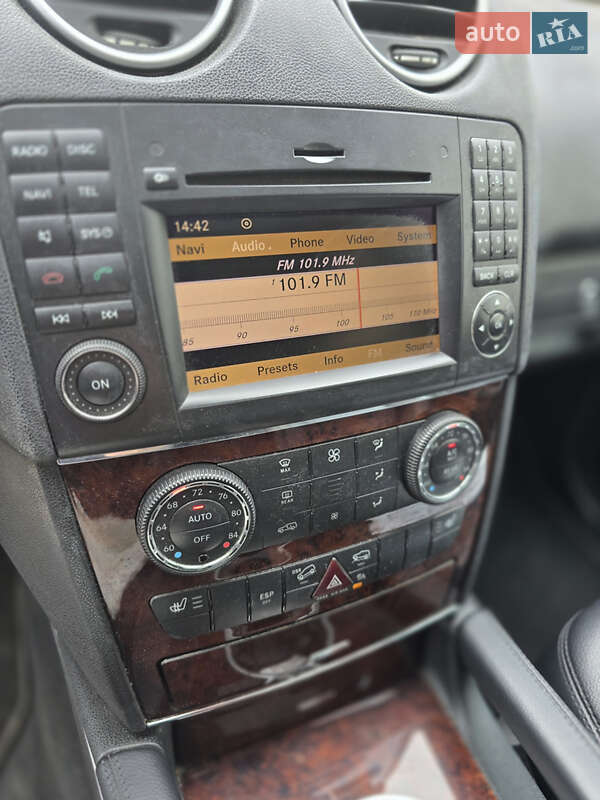Внедорожник / Кроссовер Mercedes-Benz M-Class 2010 в Киеве