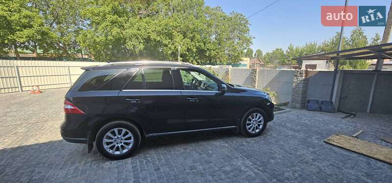 Внедорожник / Кроссовер Mercedes-Benz M-Class 2013 в Полтаве