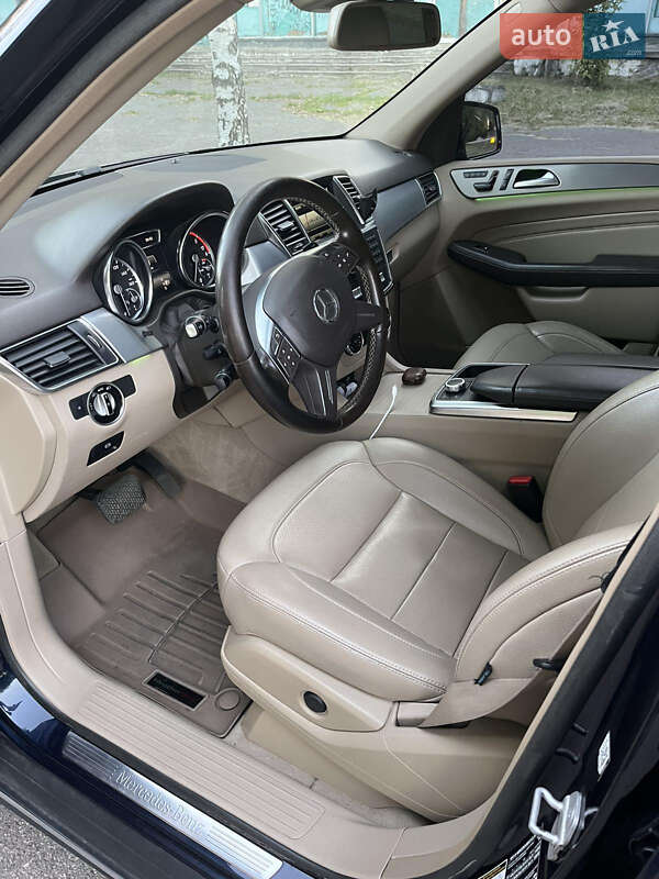 Внедорожник / Кроссовер Mercedes-Benz M-Class 2014 в Киеве