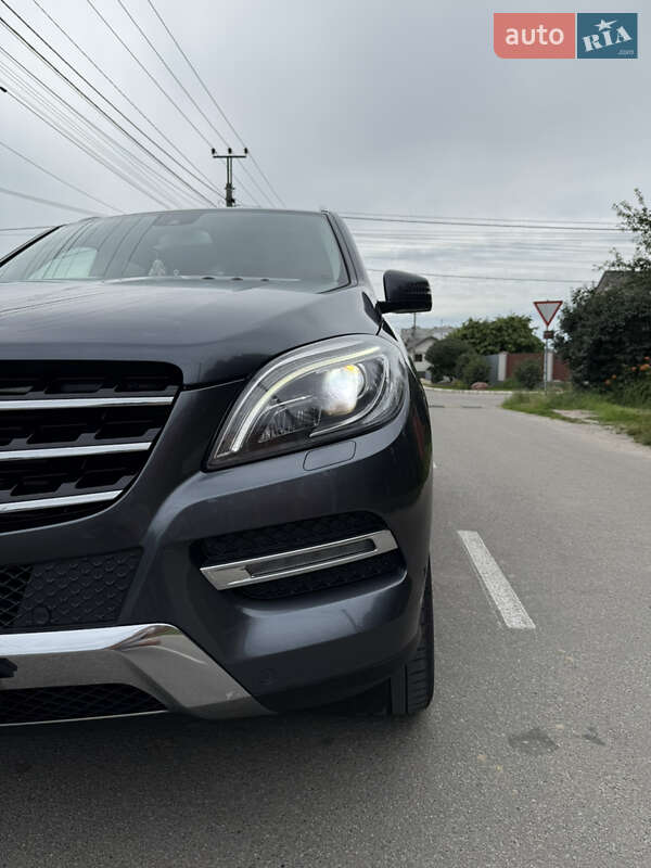 Позашляховик / Кросовер Mercedes-Benz M-Class 2012 в Києві