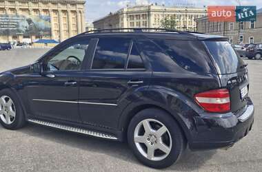 Позашляховик / Кросовер Mercedes-Benz M-Class 2006 в 