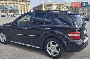 Позашляховик / Кросовер Mercedes-Benz M-Class 2006 в 