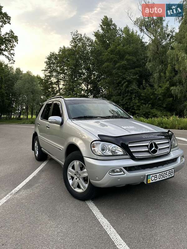 Позашляховик / Кросовер Mercedes-Benz M-Class 2005 в 
