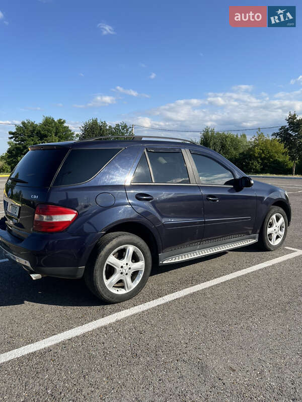 Внедорожник / Кроссовер Mercedes-Benz M-Class 2005 в Черновцах