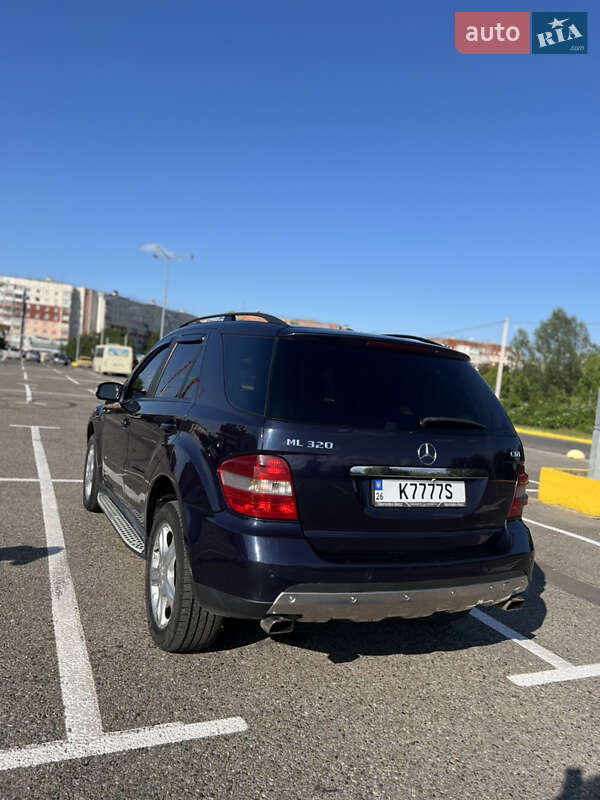 Внедорожник / Кроссовер Mercedes-Benz M-Class 2005 в Черновцах