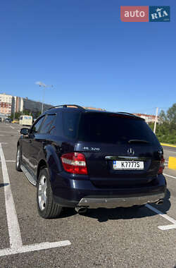 Позашляховик / Кросовер Mercedes-Benz M-Class 2005 в 