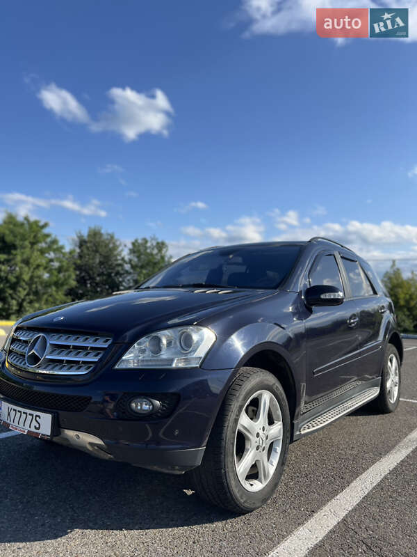 Внедорожник / Кроссовер Mercedes-Benz M-Class 2005 в Черновцах