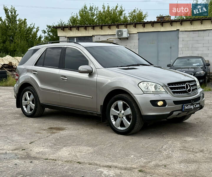 Внедорожник / Кроссовер Mercedes-Benz M-Class 2005 в Ровно