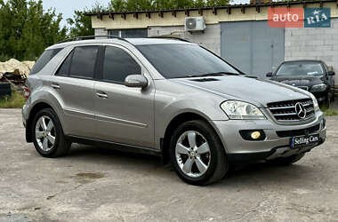 Внедорожник / Кроссовер Mercedes-Benz M-Class 2005 в 