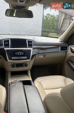 Позашляховик / Кросовер Mercedes-Benz M-Class 2013 в 