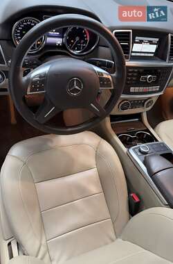 Позашляховик / Кросовер Mercedes-Benz M-Class 2015 в 