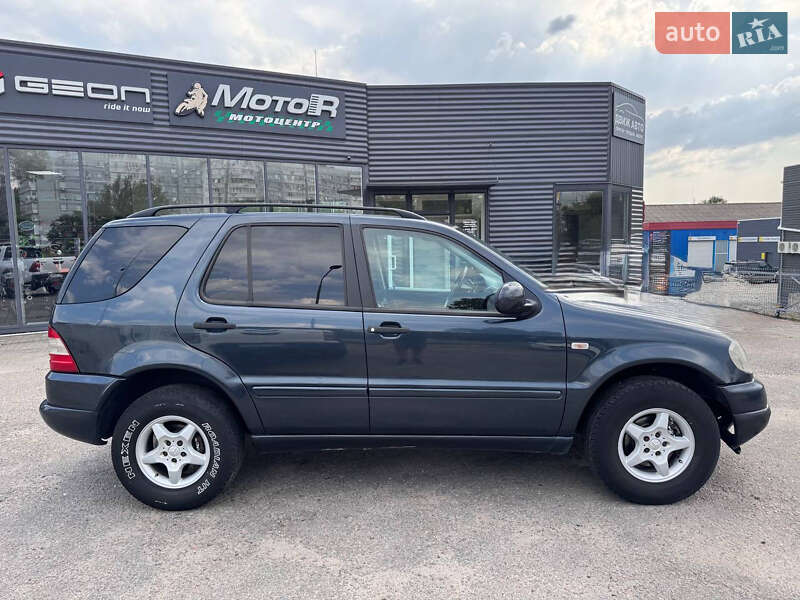 Позашляховик / Кросовер Mercedes-Benz M-Class 2000 в Запоріжжі