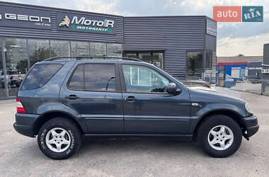 Внедорожник / Кроссовер Mercedes-Benz M-Class 2000 в 