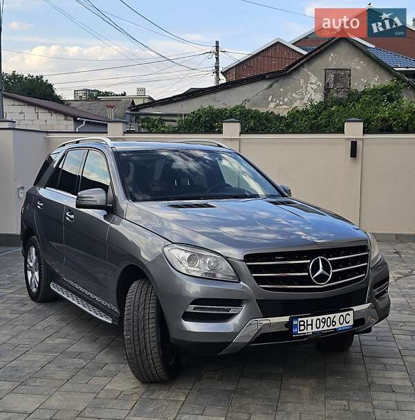 Позашляховик / Кросовер Mercedes-Benz M-Class 2013 в 