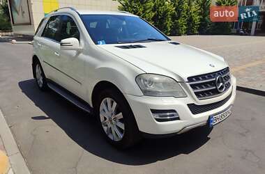 Внедорожник / Кроссовер Mercedes-Benz M-Class 2010 в 