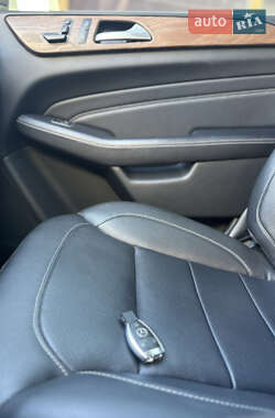Позашляховик / Кросовер Mercedes-Benz M-Class 2013 в 
