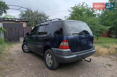 Внедорожник / Кроссовер Mercedes-Benz M-Class 2001 в 