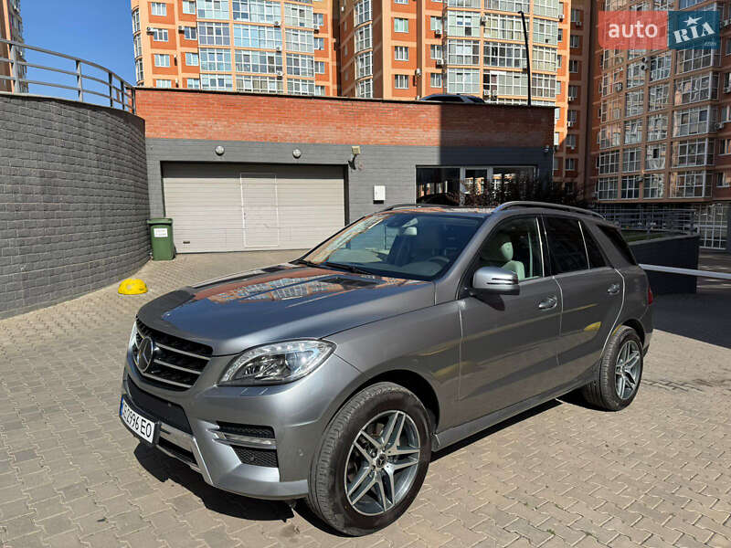 Позашляховик / Кросовер Mercedes-Benz M-Class 2012 в Чернівцях