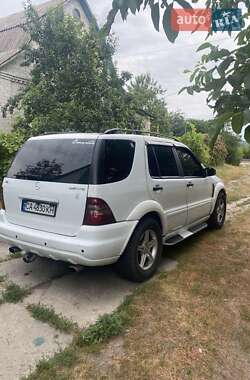 Позашляховик / Кросовер Mercedes-Benz M-Class 2000 в 