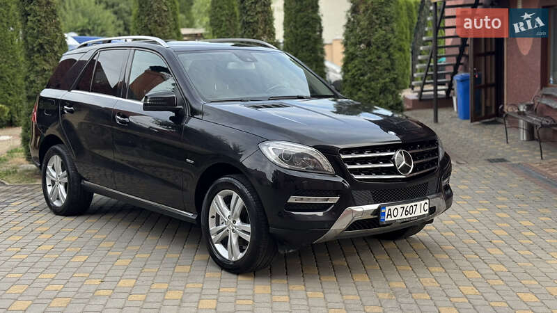 Внедорожник / Кроссовер Mercedes-Benz M-Class 2012 в Сваляве