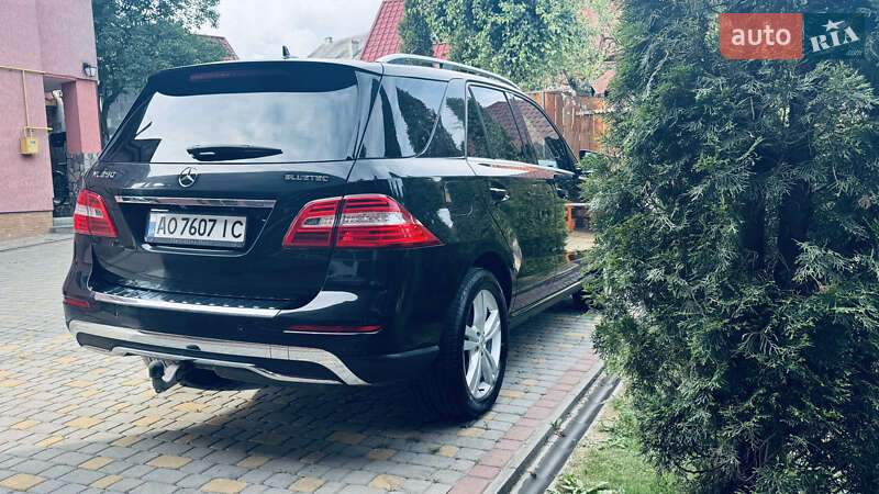 Внедорожник / Кроссовер Mercedes-Benz M-Class 2012 в Сваляве