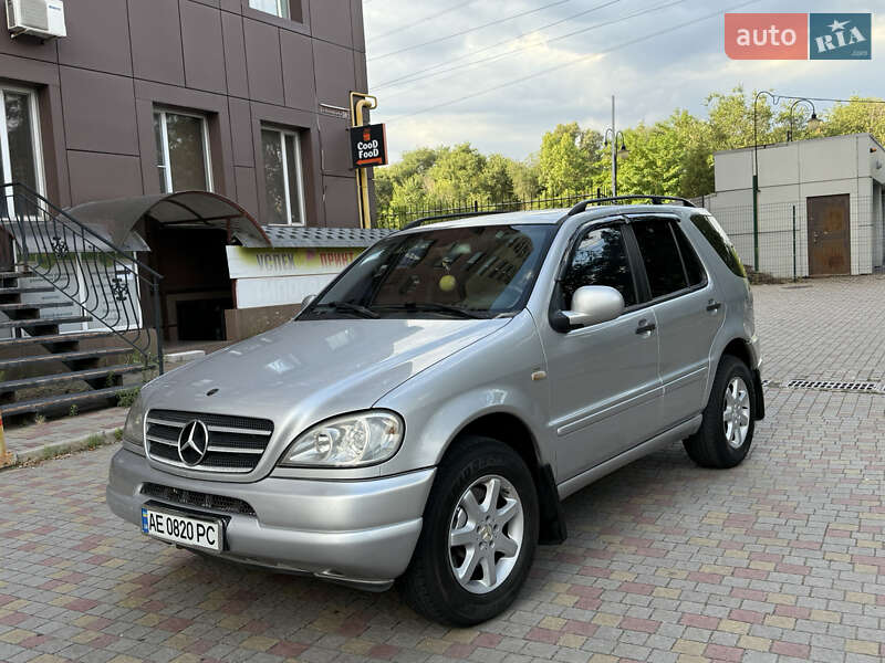 Mercedes-Benz M-Class 2001