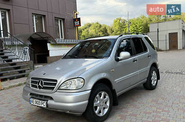 Позашляховик / Кросовер Mercedes-Benz M-Class 2001 в 