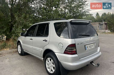 Позашляховик / Кросовер Mercedes-Benz M-Class 2001 в 