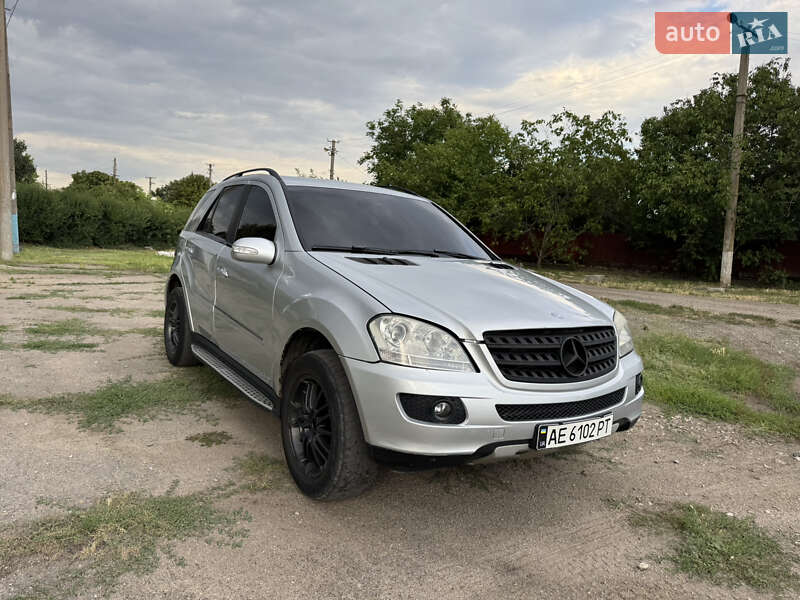 Внедорожник / Кроссовер Mercedes-Benz M-Class 2006 в 