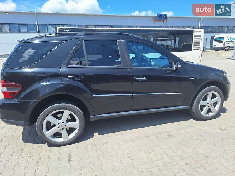 Позашляховик / Кросовер Mercedes-Benz M-Class 2008 в Нововолинську