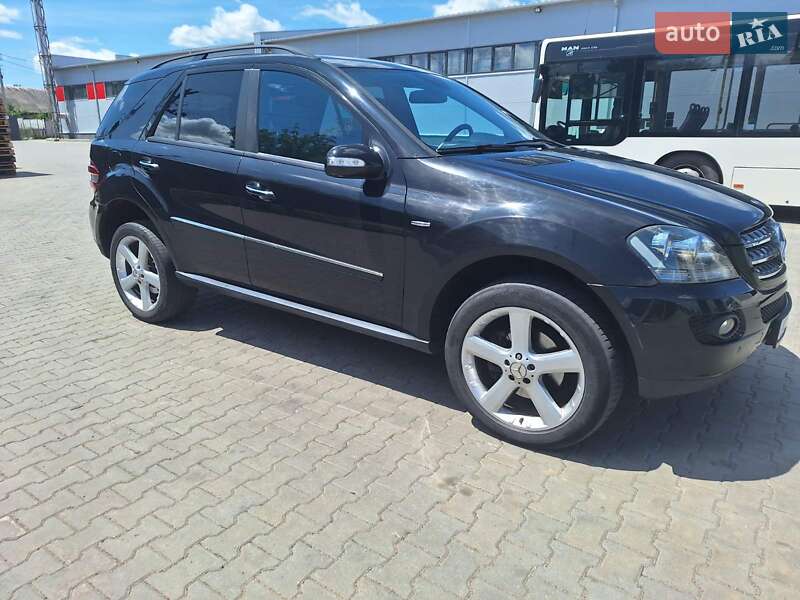 Позашляховик / Кросовер Mercedes-Benz M-Class 2008 в Нововолинську