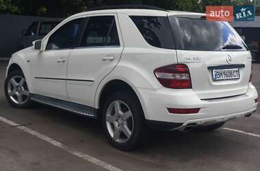 Внедорожник / Кроссовер Mercedes-Benz M-Class 2010 в 