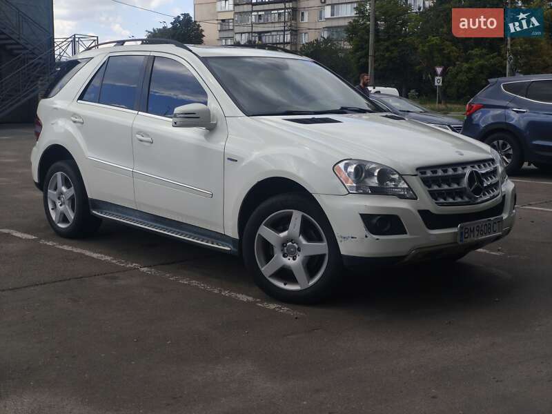 Позашляховик / Кросовер Mercedes-Benz M-Class 2010 в Броварах